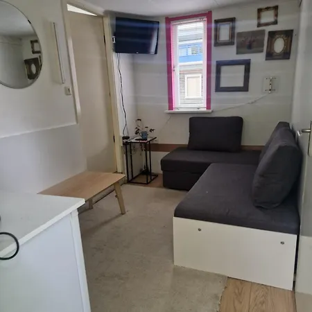 Houseboat Couette-café *